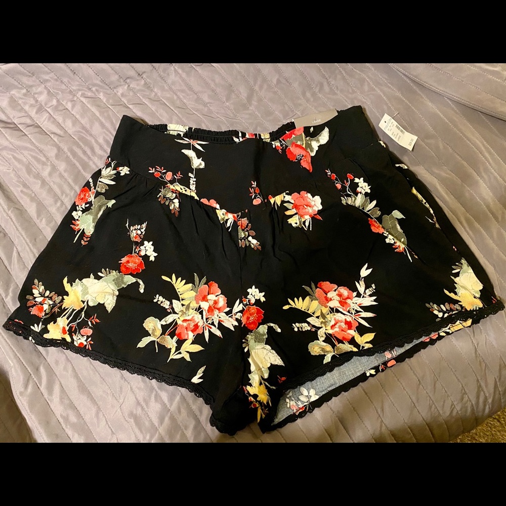 NWT- Highwaisted Shorts!